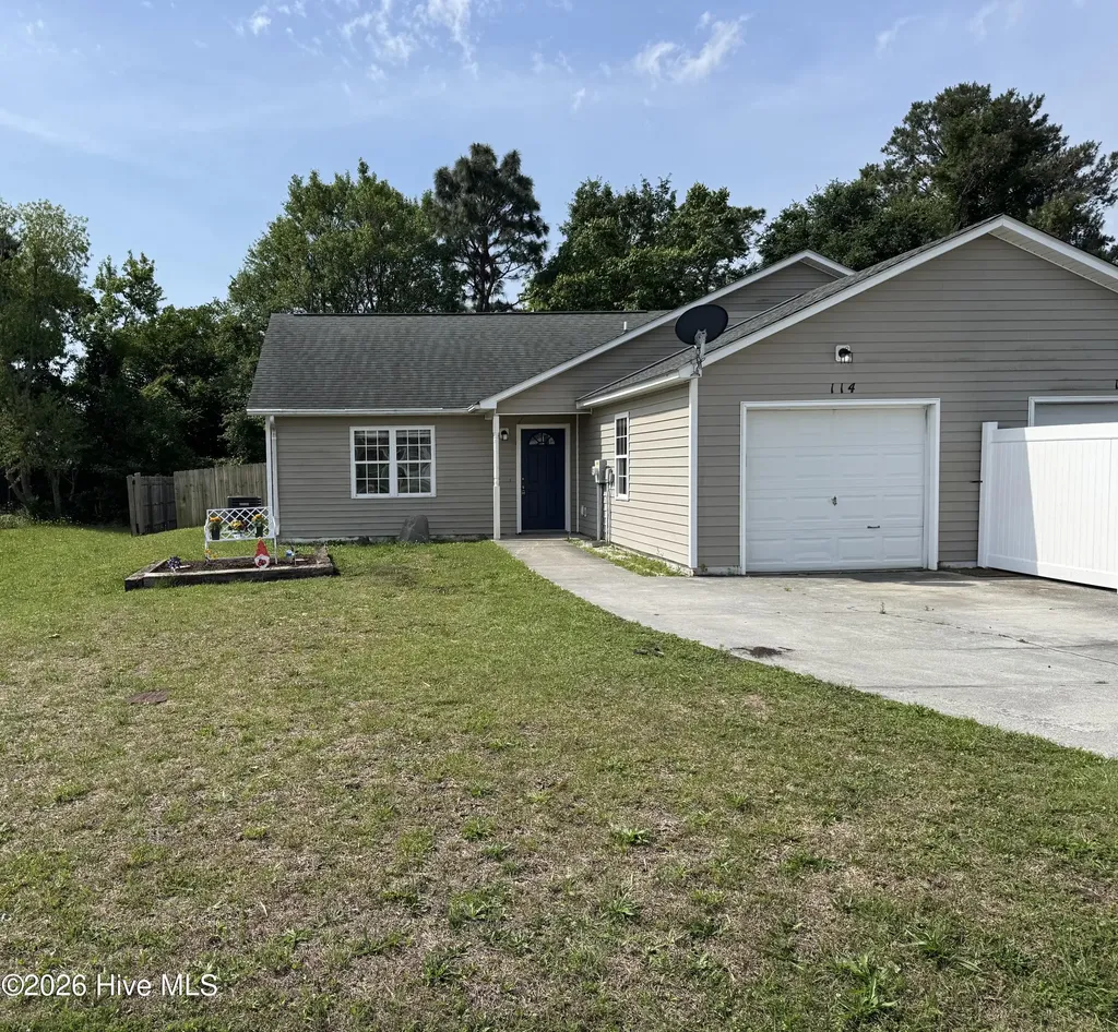 114 Charlton Road Hubert NC 28539