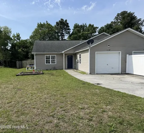 114 Charlton Road Hubert NC 28539