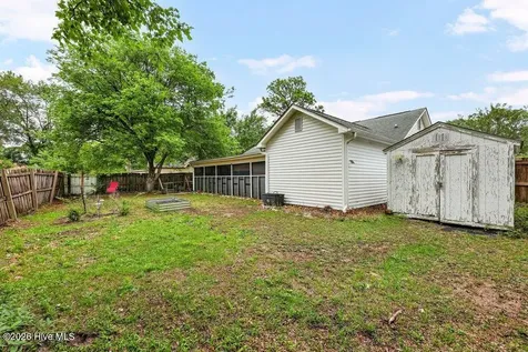 813 Autumn Leaves Court Wilmington NC 28411