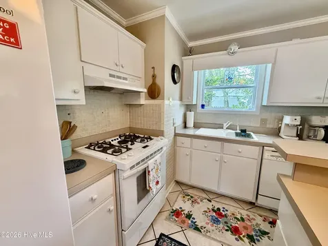 2807 Arendell Street Morehead City NC 28557