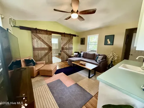 2807 Arendell Street Morehead City NC 28557