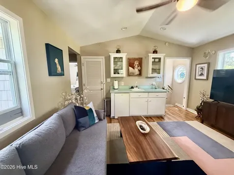 2807 Arendell Street Morehead City NC 28557