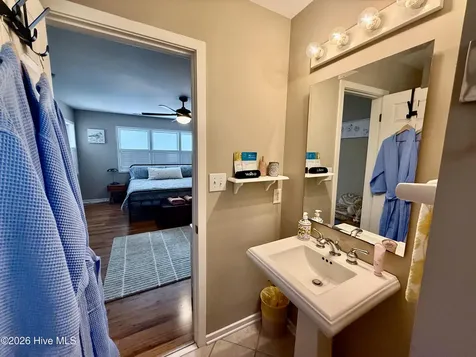2807 Arendell Street Morehead City NC 28557