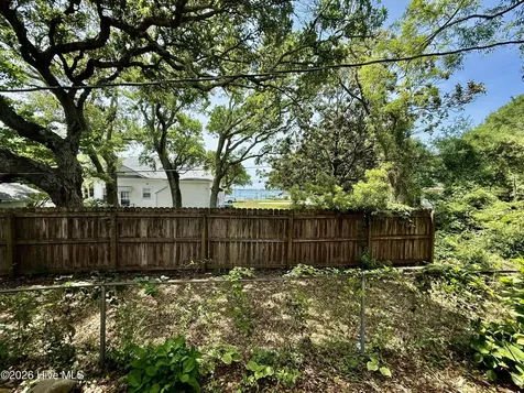 2807 Arendell Street Morehead City NC 28557