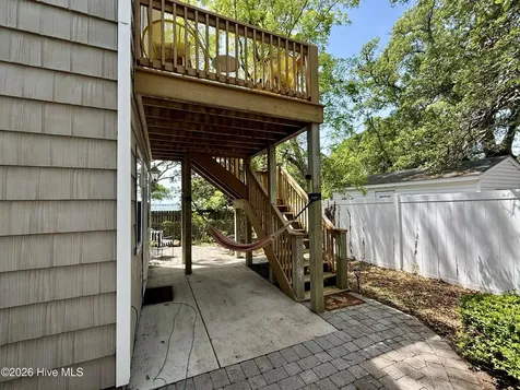 2807 Arendell Street Morehead City NC 28557