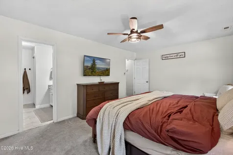 104 Pine Needle Drive Hubert NC 28539