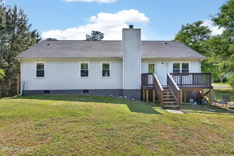 104 Pine Needle Drive Hubert NC 28539