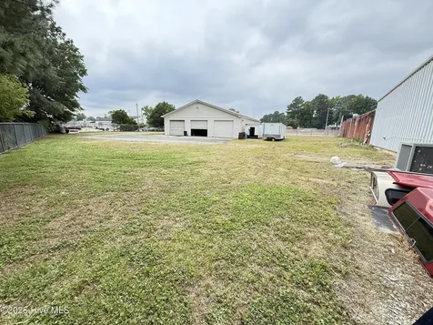 906 N Breazeale Avenue Mount Olive NC 28365