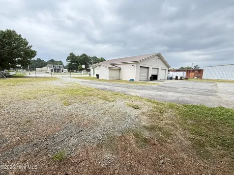 906 N Breazeale Avenue Mount Olive NC 28365