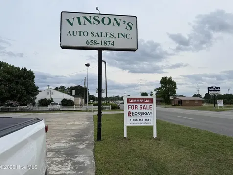 906 N Breazeale Avenue Mount Olive NC 28365