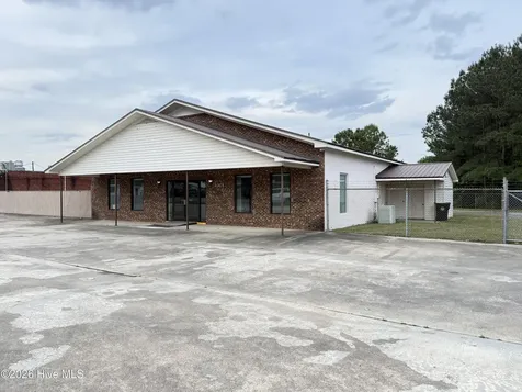 906 N Breazeale Avenue Mount Olive NC 28365