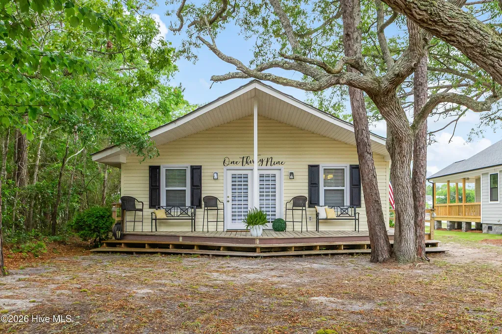 139 NE 39th Street Oak Island NC 28465