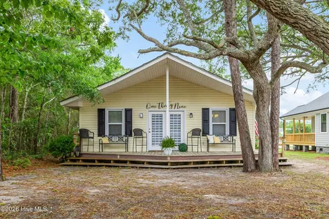 139 NE 39th Street Oak Island NC 28465