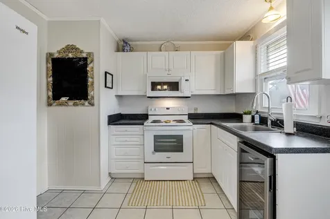 139 NE 39th Street Oak Island NC 28465