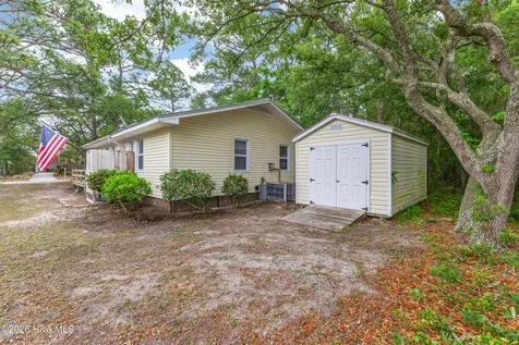 139 NE 39th Street Oak Island NC 28465