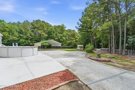 295 Mayberry Lane Richlands NC 28574