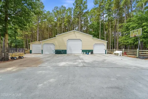295 Mayberry Lane Richlands NC 28574