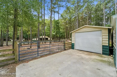 295 Mayberry Lane Richlands NC 28574
