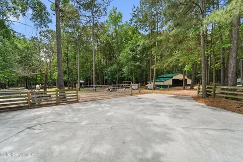 295 Mayberry Lane Richlands NC 28574
