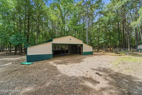 295 Mayberry Lane Richlands NC 28574