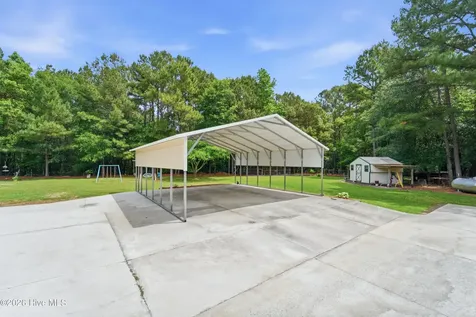 295 Mayberry Lane Richlands NC 28574