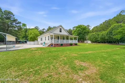 295 Mayberry Lane Richlands NC 28574