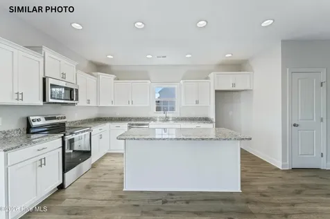 596 Appalachian Trail S Jacksonville NC 28546