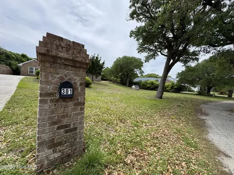 301 Pine Knoll Circle Pine Knoll Shores NC 28512