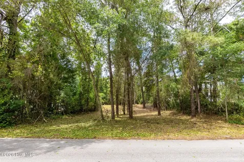 116 Hawthorne Drive Pine Knoll Shores NC 28512