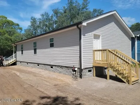113 Pecan Avenue Lake Waccamaw NC 28450