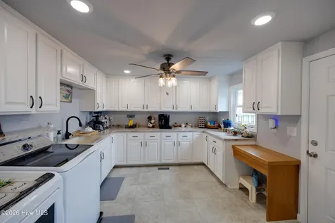 556 Mallard Cove Roper NC 27970