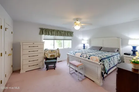 556 Mallard Cove Roper NC 27970