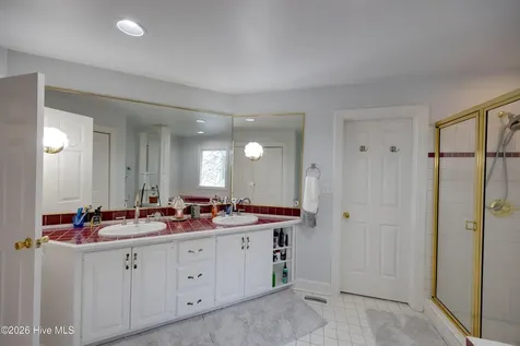 556 Mallard Cove Roper NC 27970