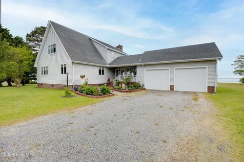 556 Mallard Cove Roper NC 27970