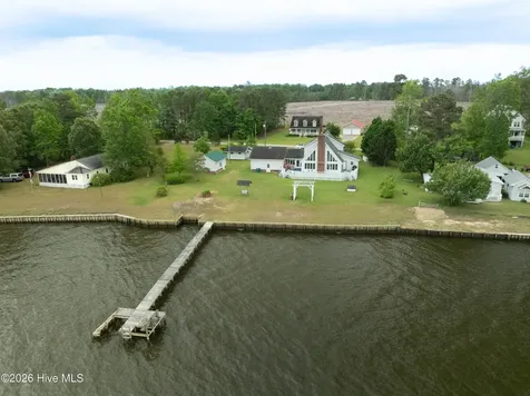 556 Mallard Cove Roper NC 27970