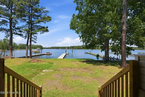 185 Barnes-foster Loop Road Belhaven NC 27810