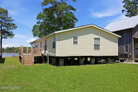 185 Barnes-foster Loop Road Belhaven NC 27810