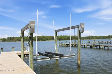 185 Barnes-foster Loop Road Belhaven NC 27810