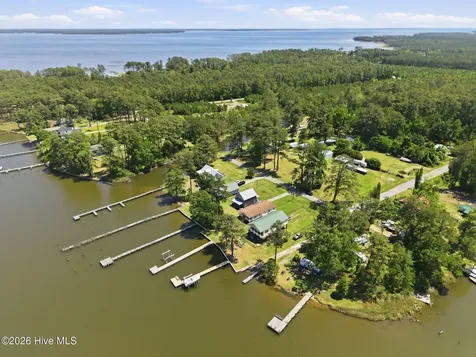 185 Barnes-foster Loop Road Belhaven NC 27810