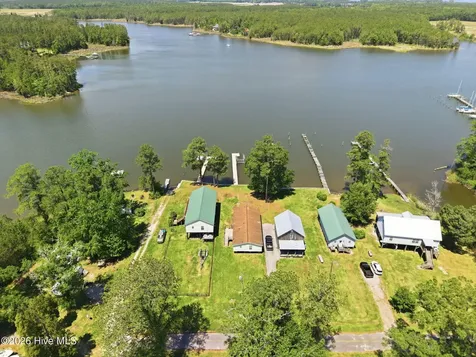 185 Barnes-foster Loop Road Belhaven NC 27810