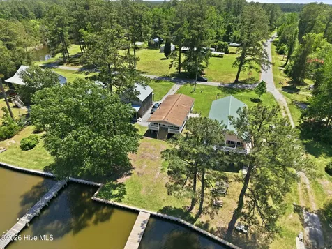 185 Barnes-foster Loop Road Belhaven NC 27810