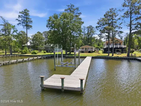 185 Barnes-foster Loop Road Belhaven NC 27810