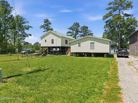 185 Barnes-foster Loop Road Belhaven NC 27810