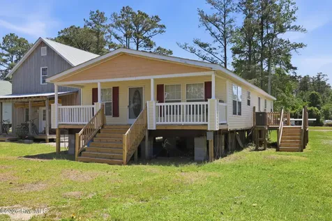 185 Barnes-foster Loop Road Belhaven NC 27810