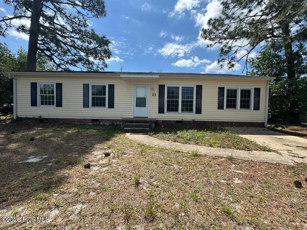 21 Crown Point Road Hubert NC 28539