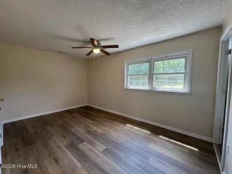 21 Crown Point Road Hubert NC 28539