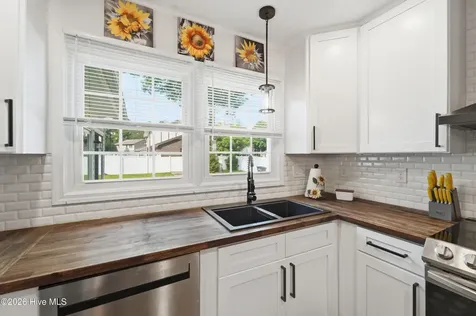 301 King Richard Court Jacksonville NC 28546