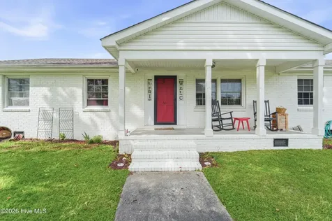 301 King Richard Court Jacksonville NC 28546