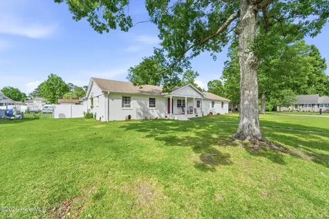 301 King Richard Court Jacksonville NC 28546