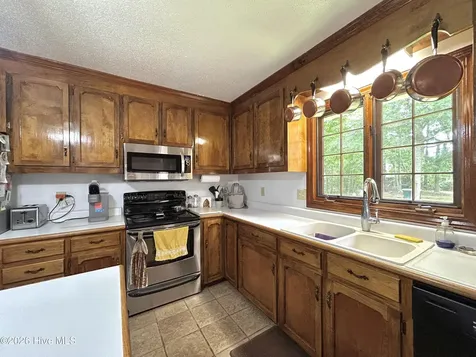 108 Deerfield Road Jacksonville NC 28540